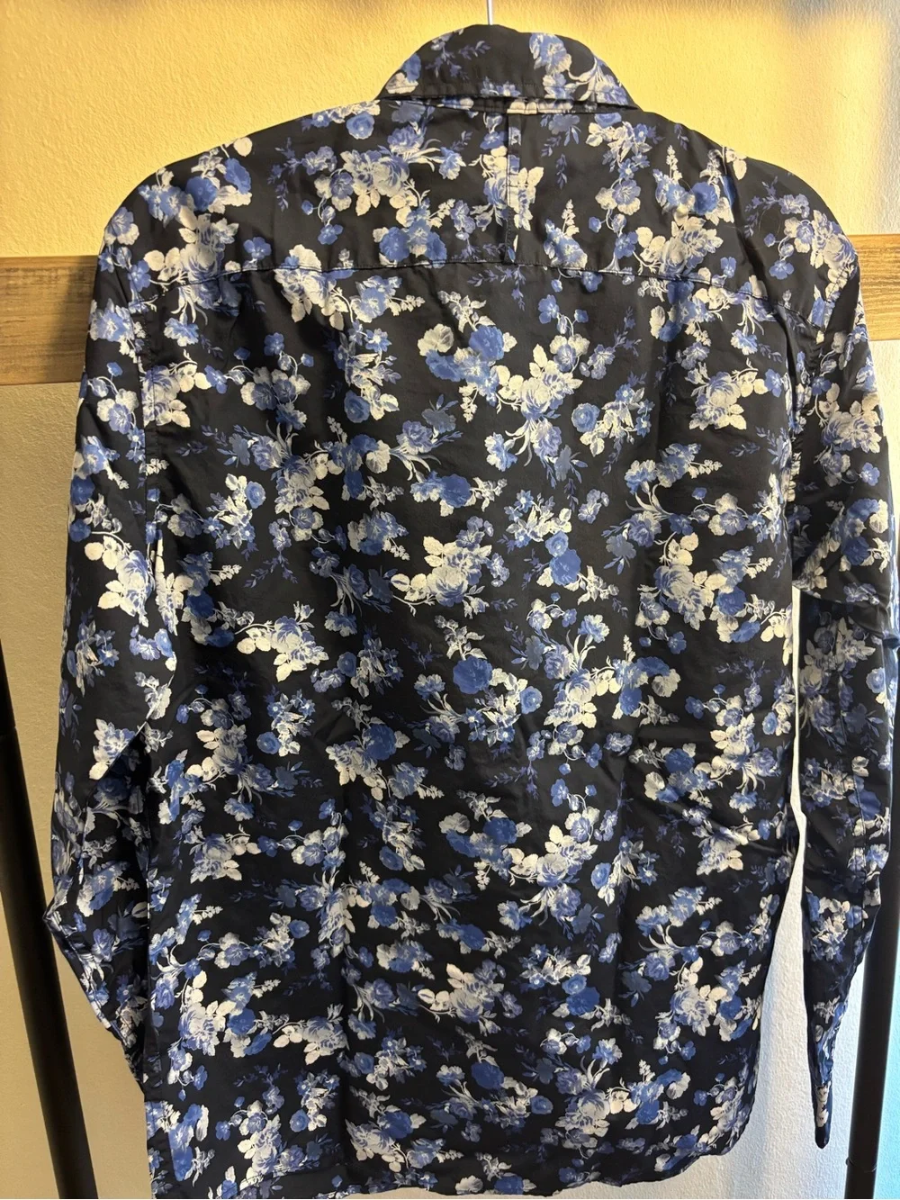 Banana Republic untucked slim luxe poplin blue Shirt with Floral design